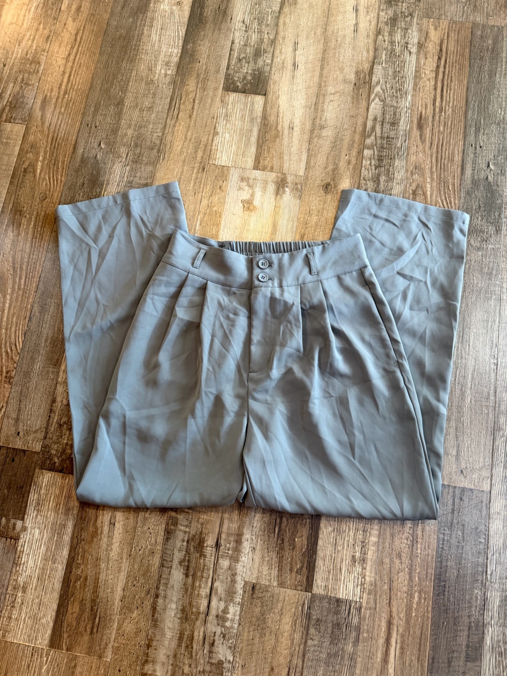 HALARA Light Gray Cropped Tailored Shorts